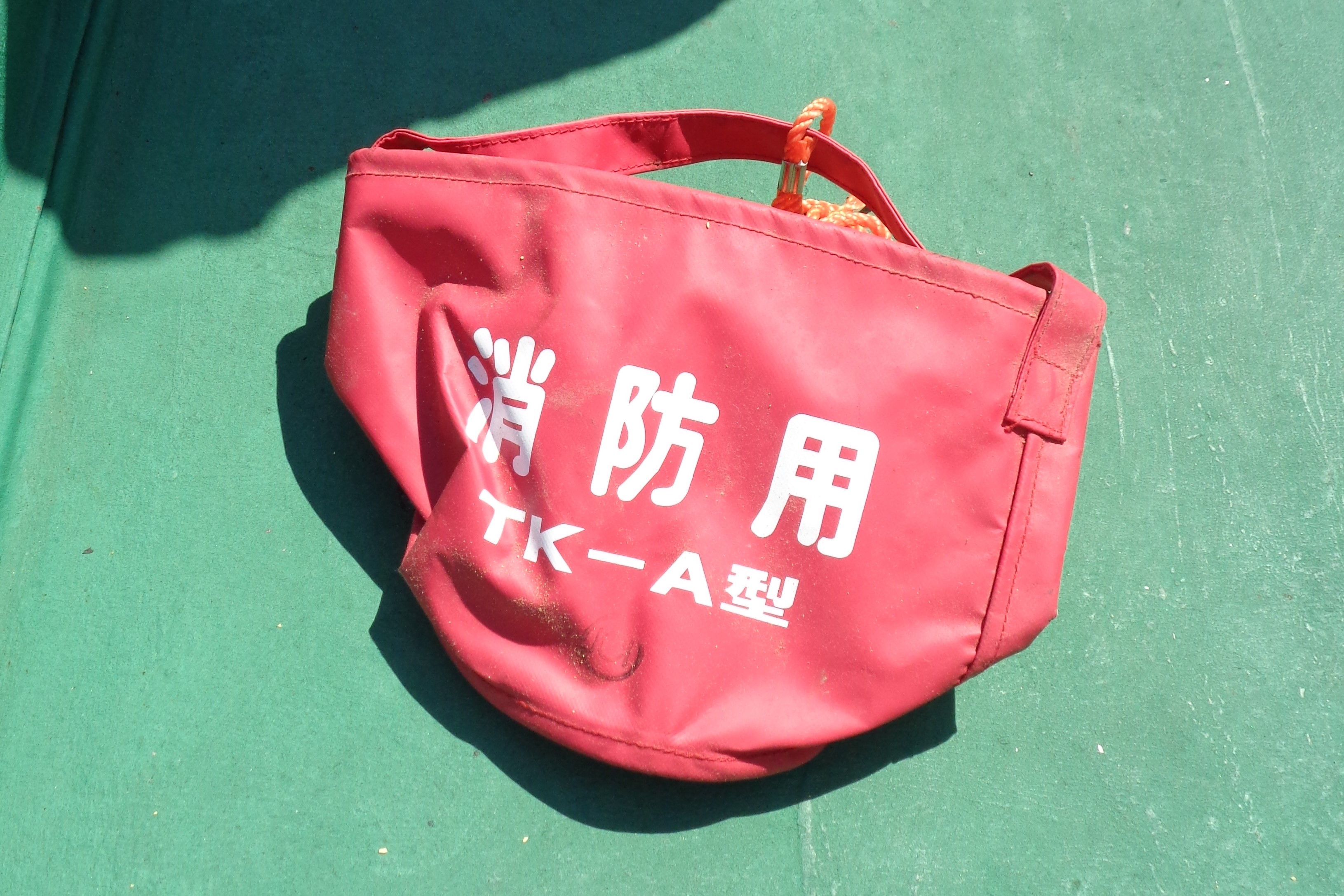 赤バケツ船上