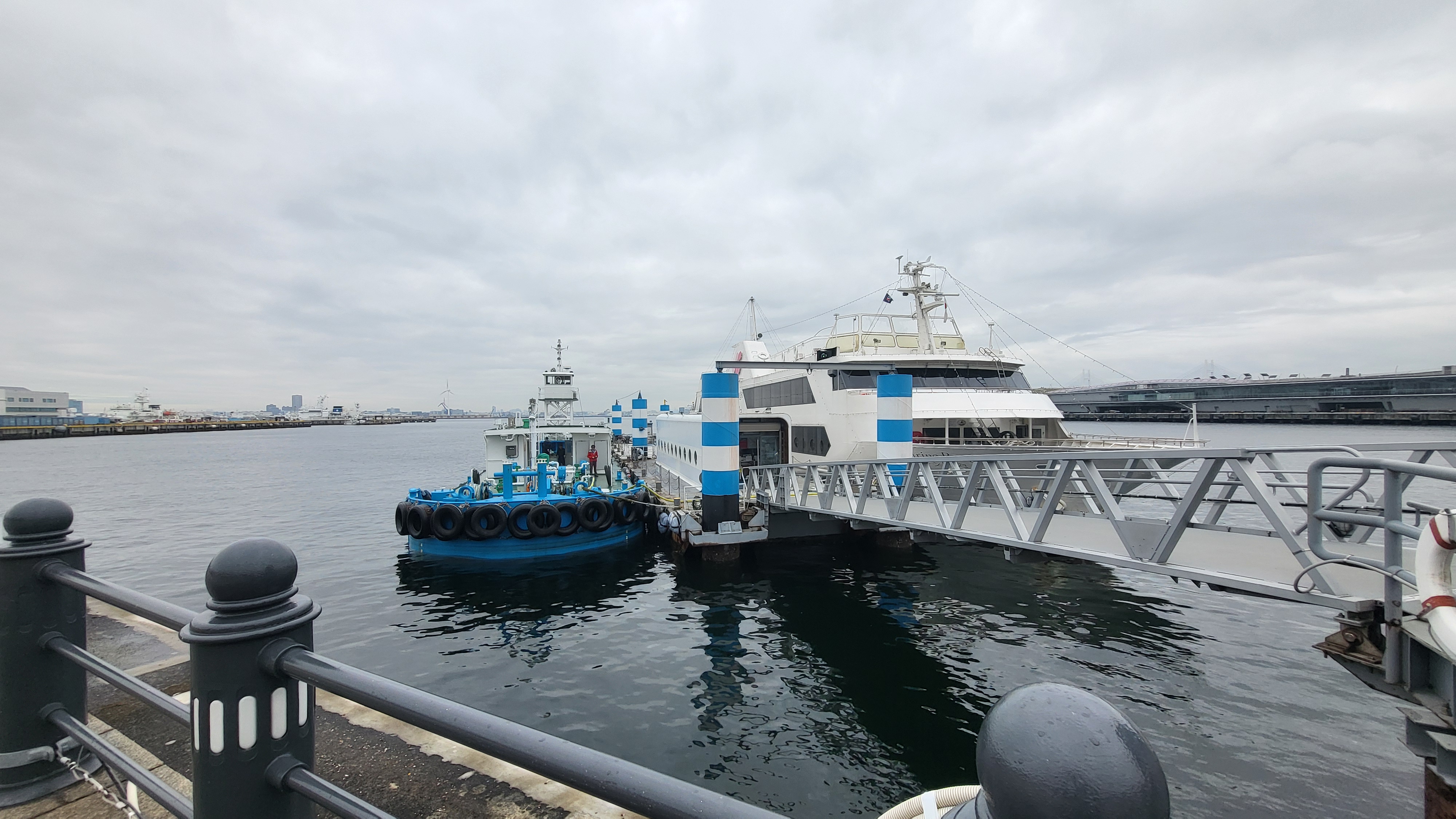 ルージュと給水船