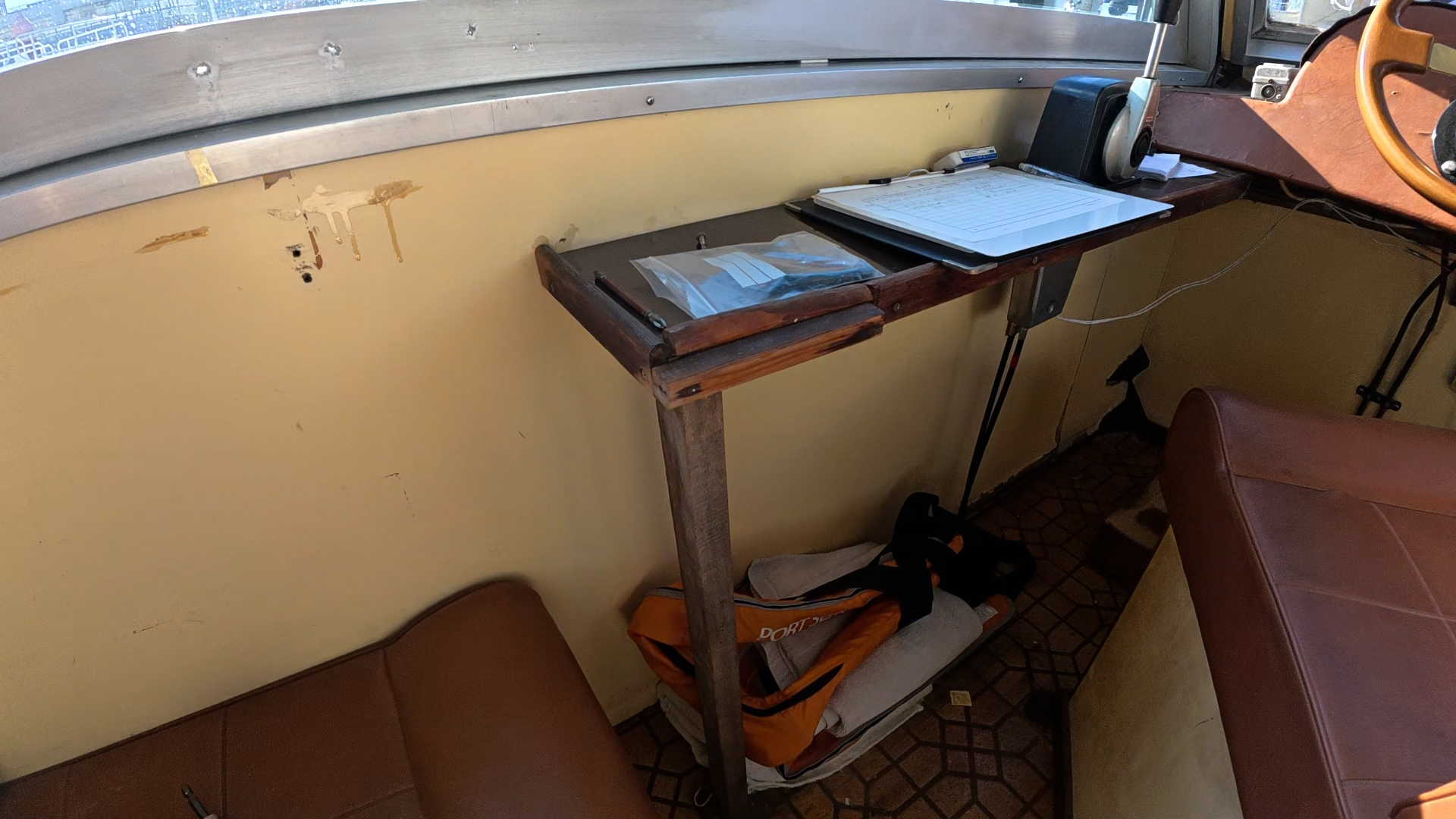 �T�C�h�e�[�u��